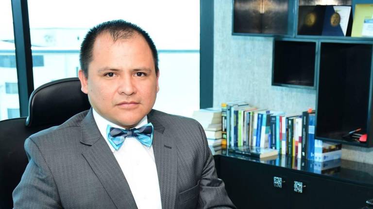 Asesinan al fiscal César Suárez mientras conducía en el norte de Guayaquil