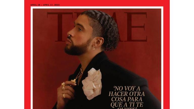 El cantante puertorriqueño Bad Bunny ha vuelto a romper un hito en la industria del entretenimiento estadounidense al protagonizar una portada en la revista Time en la que, por primera vez en sus 100 años de historia, todo el texto es en español.