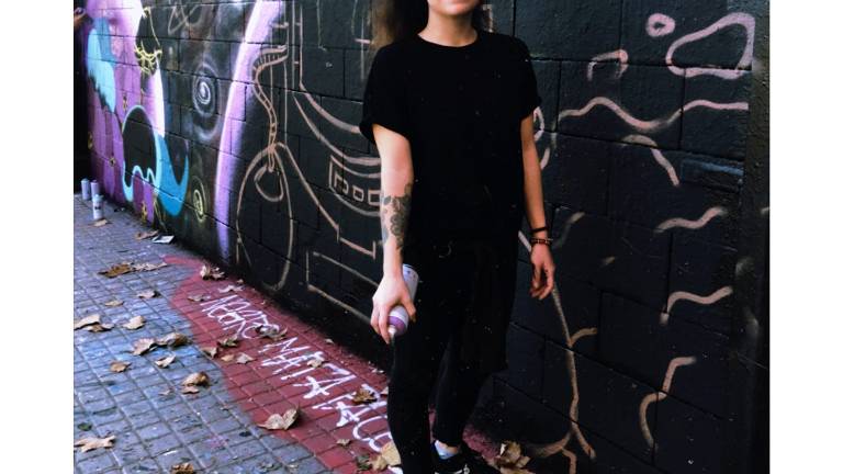 La ecuatoriana "Killa.ek" reivindica el papel de la mujer en el arte urbano