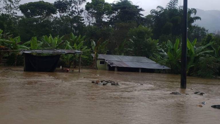 Fuertes lluvias han provocado 49 eventos peligrosos en 13 provincias del Ecuador