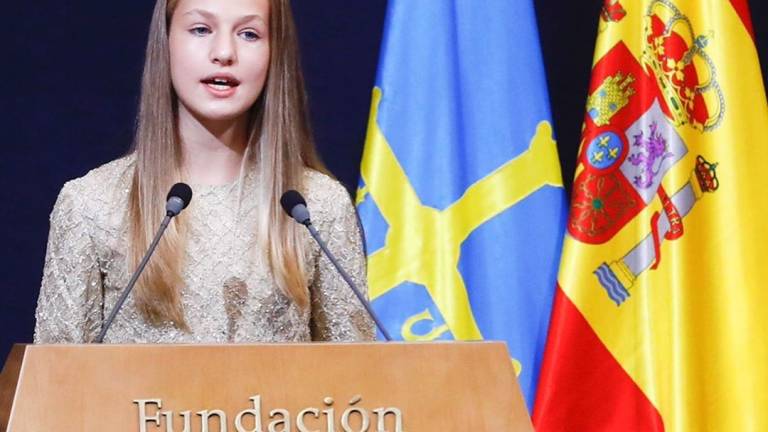 Princesa española cumple 15 años, con pandemia de fondo y críticas a Corona