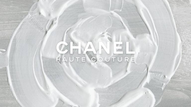 Chanel se queda en familia para mostrar su colección virtual de Alta Costura