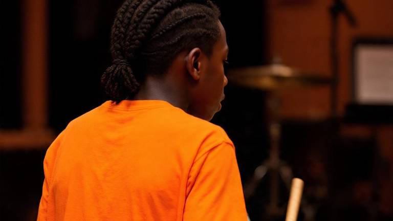 Dos adolescentes fallecieron por balas perdidas durante ataque armado en Flor de Bastión