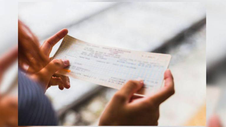 Ratifican sentencia en Riobamba: le dieron cheques para que pague a proveedores, pero ella se endosaba el dinero