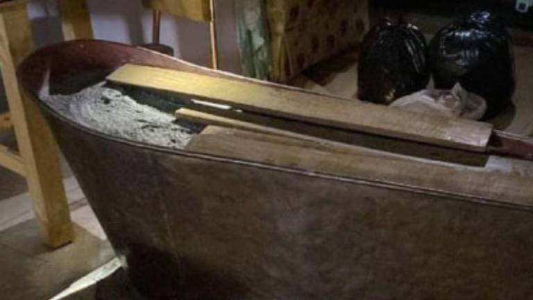 Cuenca: prisión preventiva para joven que habría asesinado a un hombre hallado en una tina con cemento