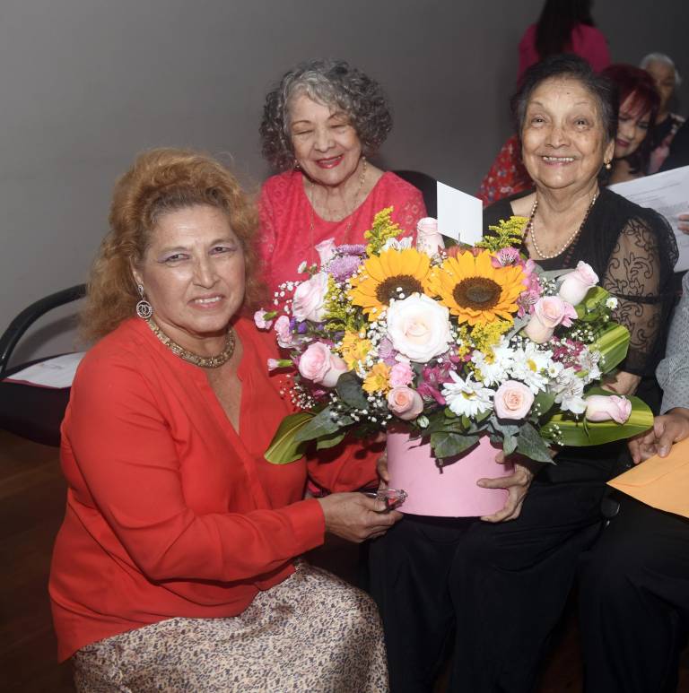 $!Reconocimiento a la trayectoria de la poetisa Piedad Romo-Leroux