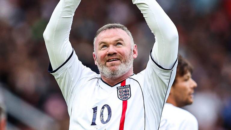 Wayne Rooney disputando un evento benéfico con el equipo de Inglaterra.