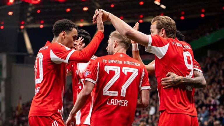 Jugadores del Bayern Múnich celebrando el primer gol del partido frente al Bayer Leverkusen.