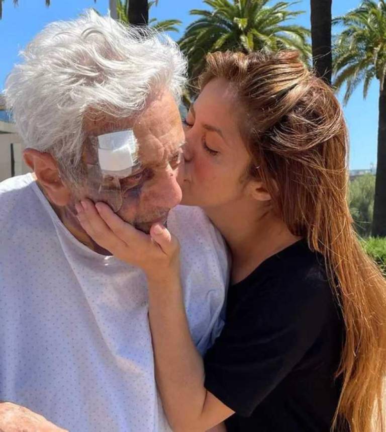 $!La evolución favorable del padre de la cantante permitió cierta estabilidad en medio de la tensión.