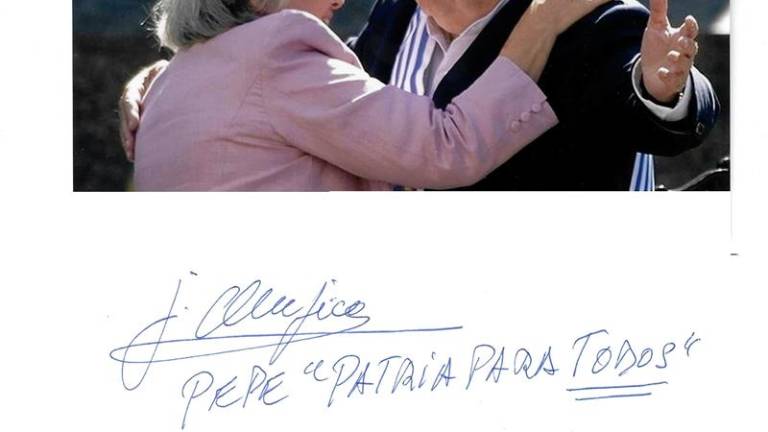 Un coleccionista húngaro tiene los autógrafos de más de 3.000 líderes mundiales