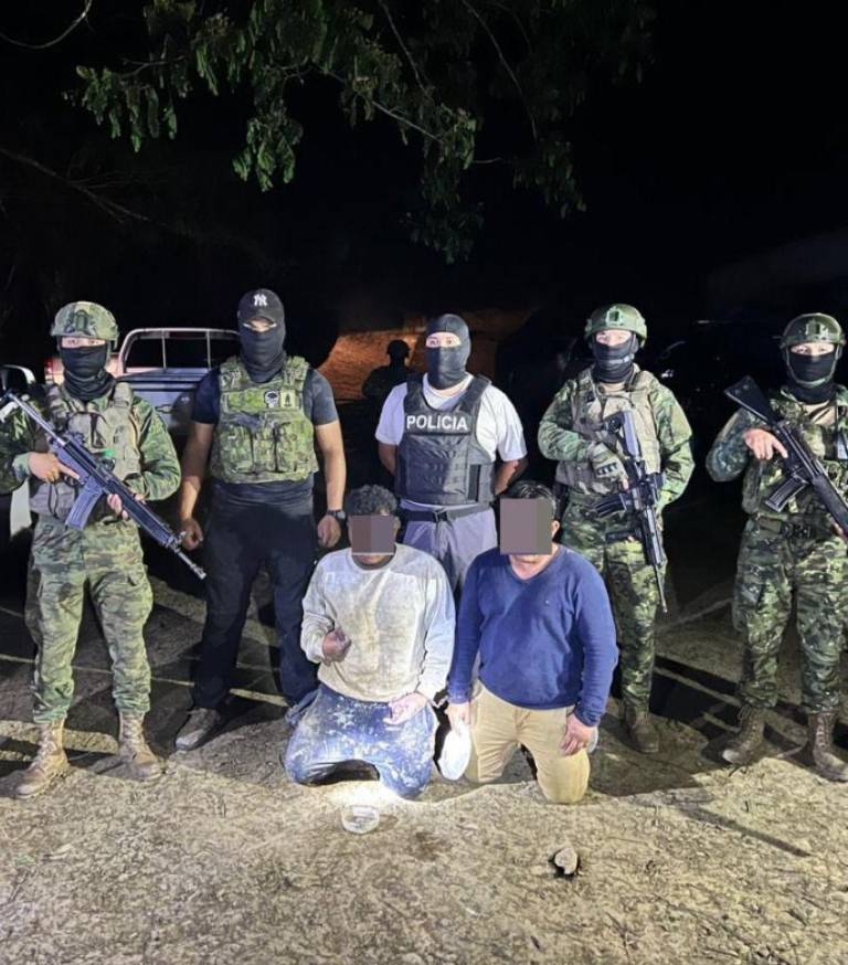 $!Fotografía que muestra a alias Cubano y alias Orejas detenidos.