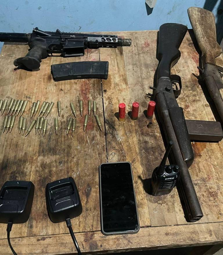$!Armas incautadas por la Policía en el operativo.