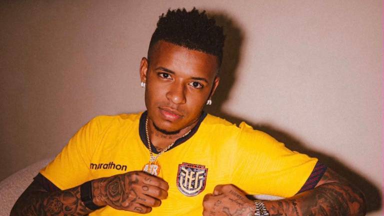 Keny Arroyo con la camiseta de Ecuador.