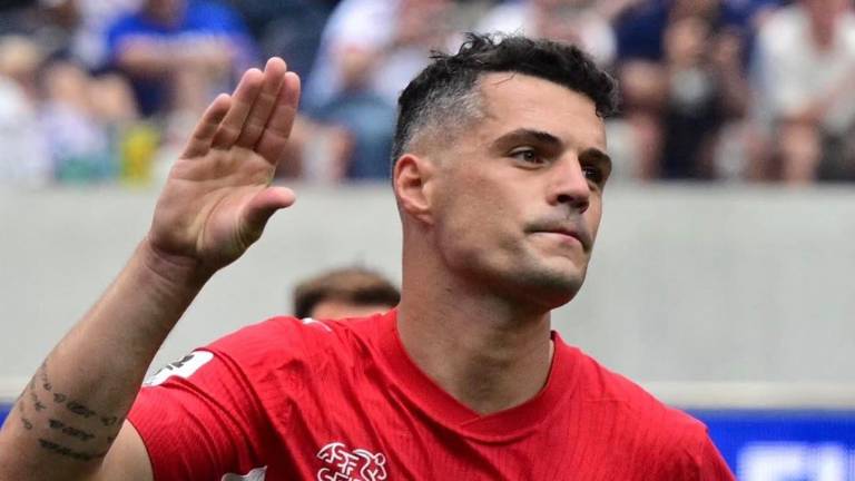 Granit Xhaka es multado con USD 180.000 por falsificar un certificado de COVID-19