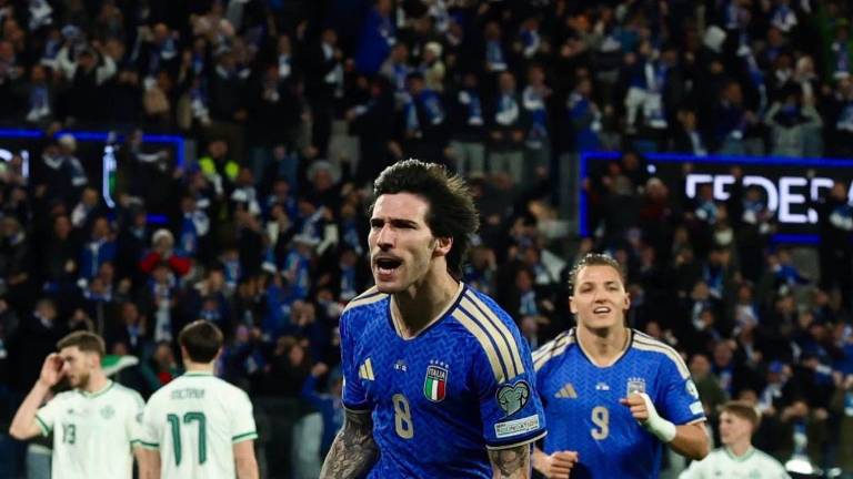 Sandro Tonali celebró el primer gol del encuentro en la victoria 2-0 frente a Irlanda del Norte.