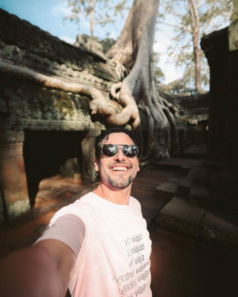 $!Selfie de Alan en Camboya, el creador de contenido ha recorrido varios países creando videos en los que muestra detalles de sus viajes.