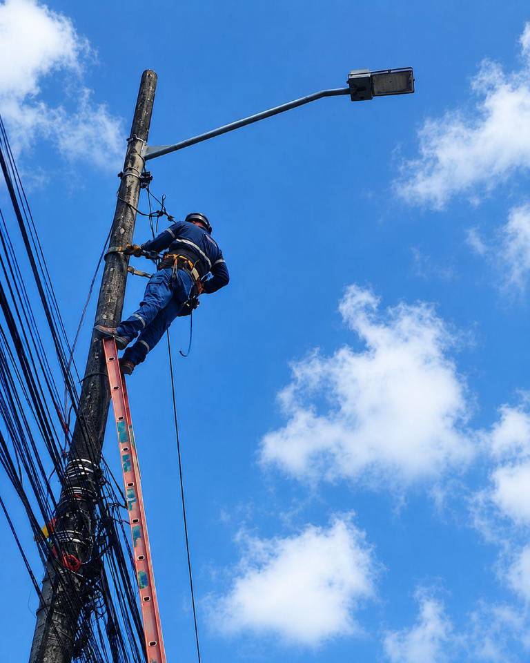 $!Trabajos de mantenimiento de energía.
