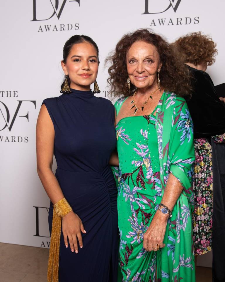 $!Helena Gualinga y Diane Von Furstenberg.