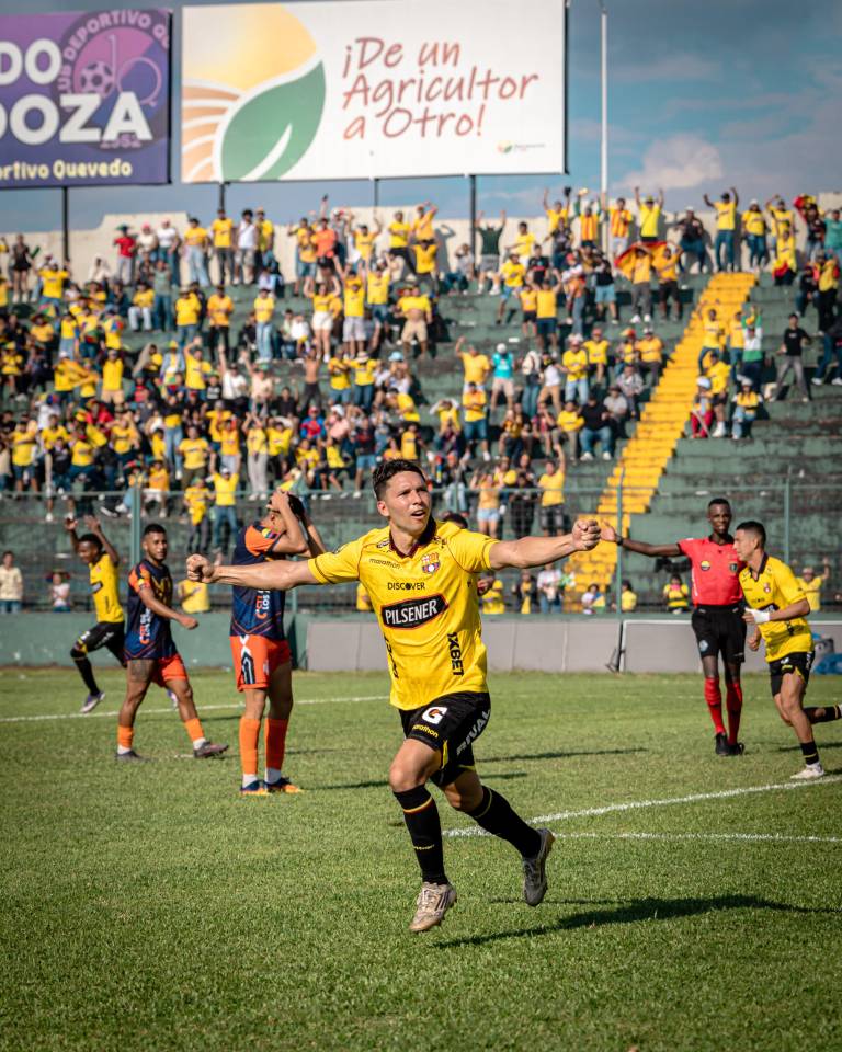 $!Tomás Martínez, jugador de Barcelona, celebra un gol.