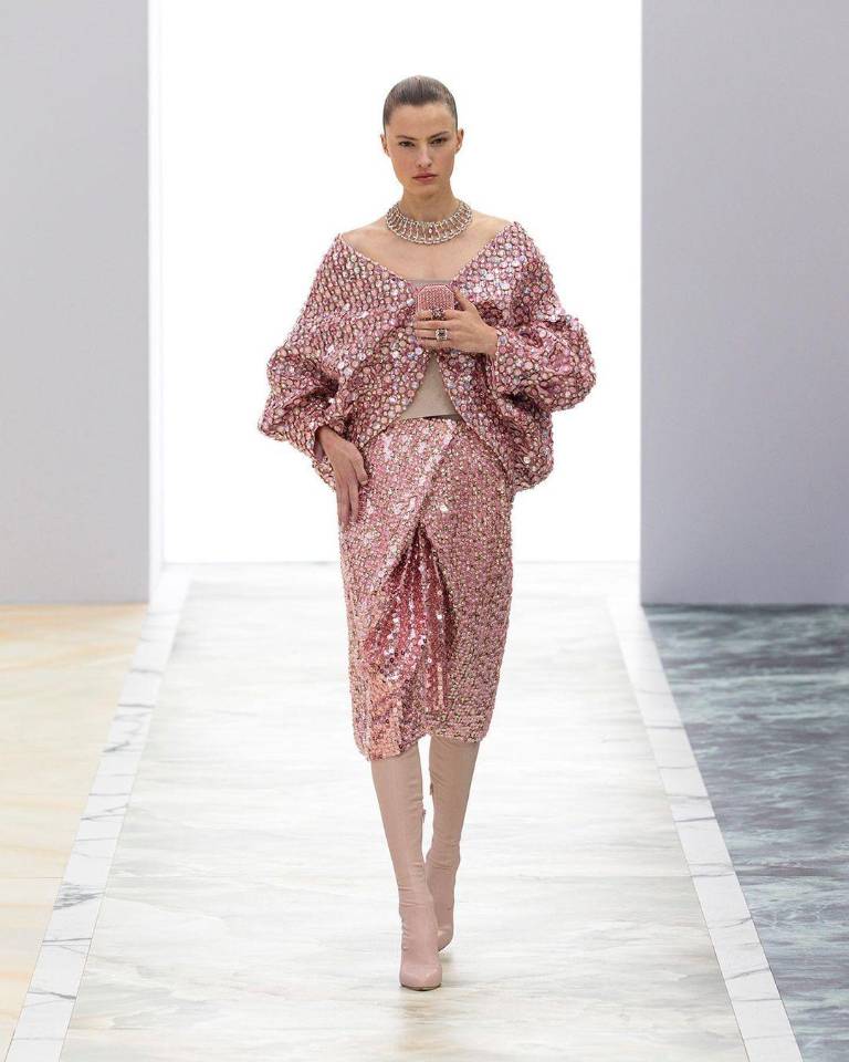 $!Fendi usa joyas para hacer brillar su ropa de alta costura, mientras Sara Chraibi usa la pedrería para iluminar la piel