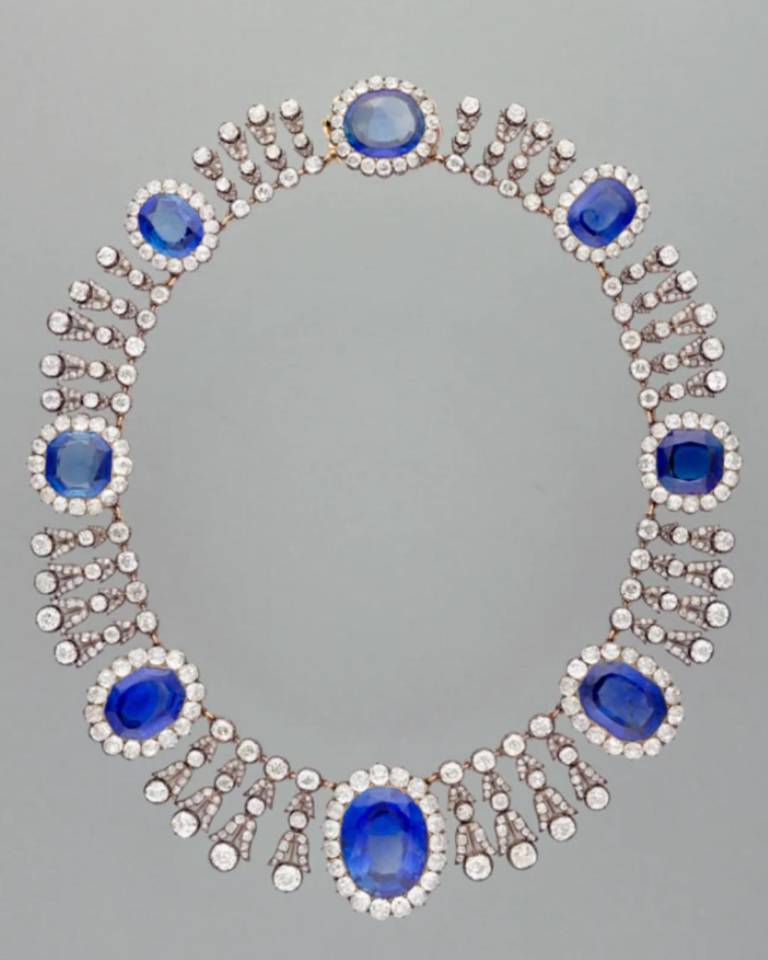 $!Entre los artículos robados están las joyas usadas por la reina María Amelia.