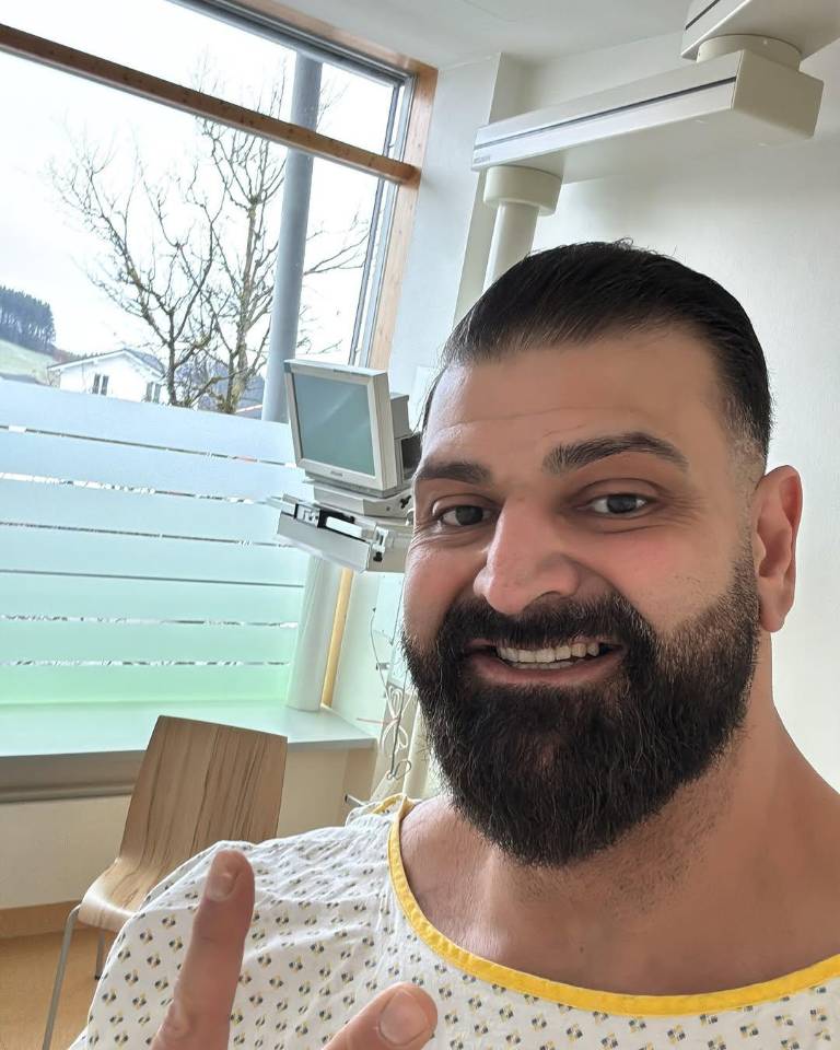 $!Fotografía que Pirbazari subió al contarle a sus seguidores que había sufrido un desgarro muscular en su pecho.