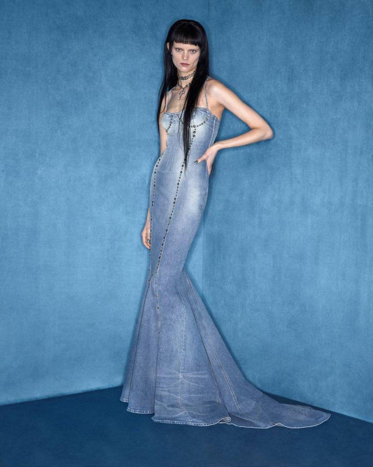 $!Modelo luce un vestido de la colección de Blumarine, Primavera/Verano 2023.
