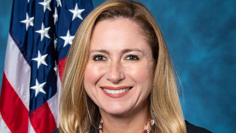 Excongresista ecuatoriana Debbie Mucarsel-Powell anuncia candidatura al Senado de EE.UU.