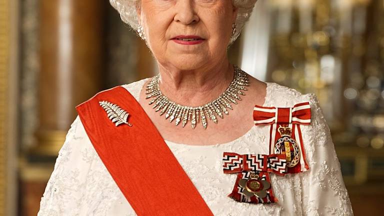 Entre la paz y la guerra, la reina Isabel II parece haber elegido la paz. Foto: Archivo