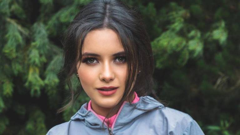 La foto de la exreina de Ambato con overol que no será exhibida en su ciudad