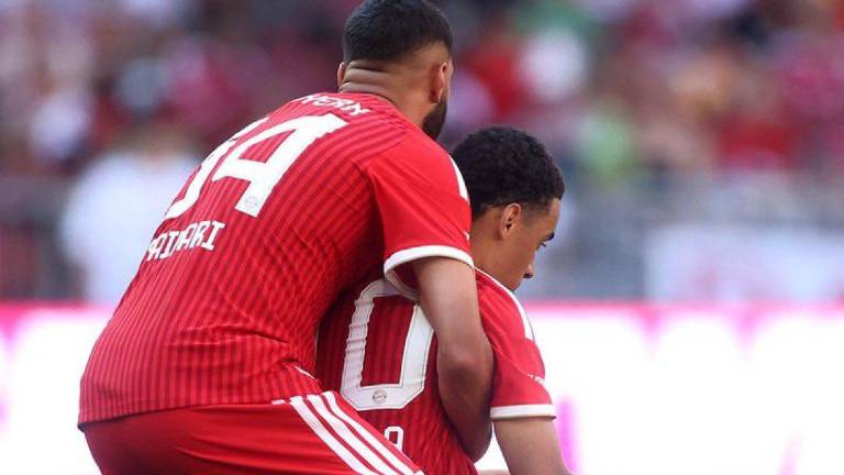 Preocupación por Jamal Musiala: el alemán se desploma durante el partido ante RB Leipzig