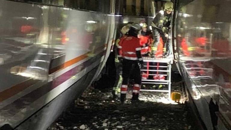 En el lugar del accidente de los dos trenes se registra una temperatura de cinco grados.