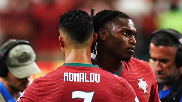 Rafael Leão usará el dorsal 7 tras la inesperada salida de Cristiano Ronaldo
