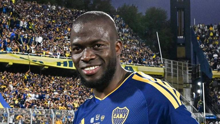 Enner Valencia tuvo un gesto especial con un pequeño hincha de Boca Juniors