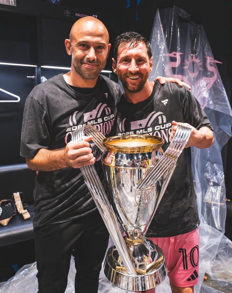 $!Javier Mascherano y Lionel Messi celebrando la 'MLS Cup' obtenida con el Inter Miami.
