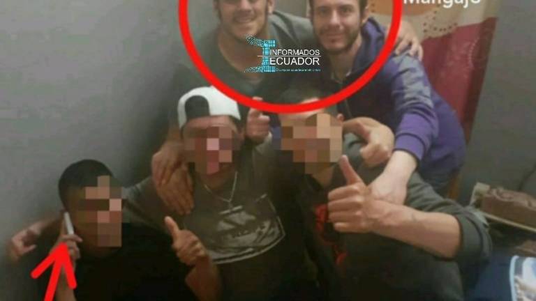 Polémica fotografía entre &quot;El mangajo&quot; y presunto femicida de Gabriela León