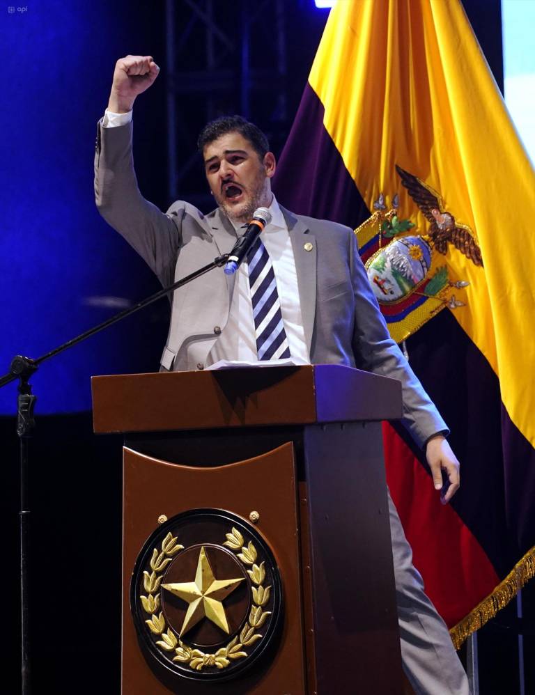 $!Aquiles Alvarez dando su discurso.