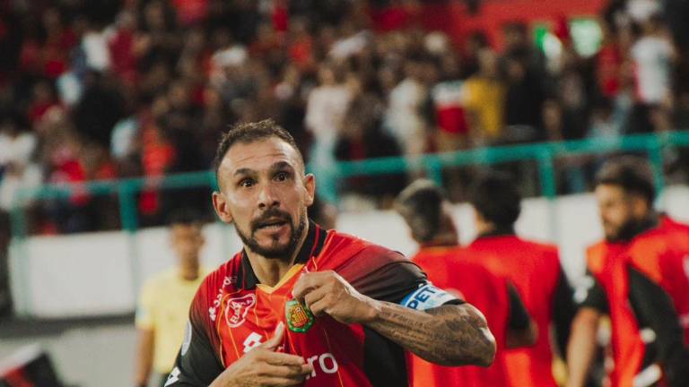 Lucas Mancinelli celebrando el gol olímpico anotado al Santos por la fecha 1 de la Copa Sudamericana 2026.