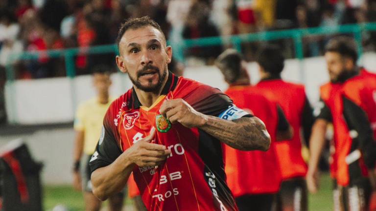 Lucas Mancinelli celebrando el gol olímpico anotado al Santos por la fecha 1 de la Copa Sudamericana 2026.
