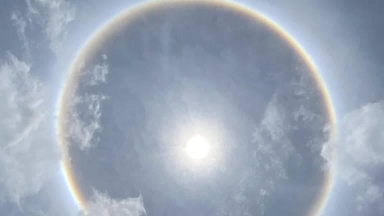 Se observa un halo solar en varias ciudades de Ecuador. ¿Qué significa este fenómeno?