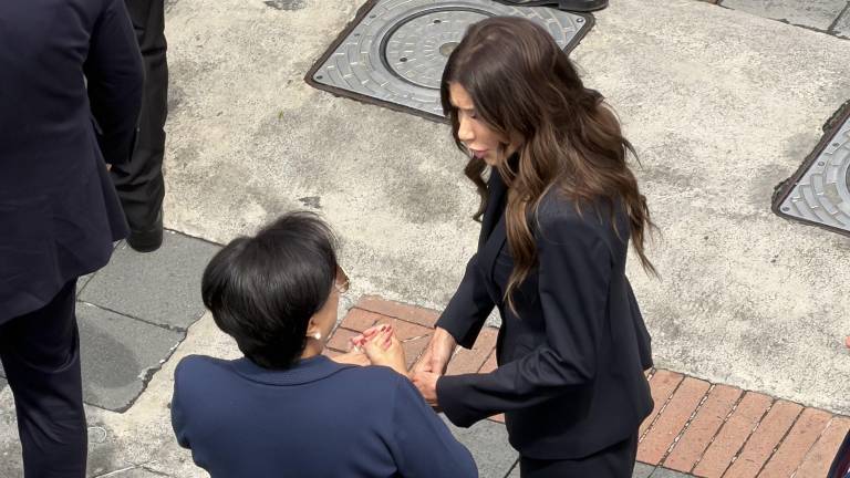 Kristi Noem arribó al Ecuador.