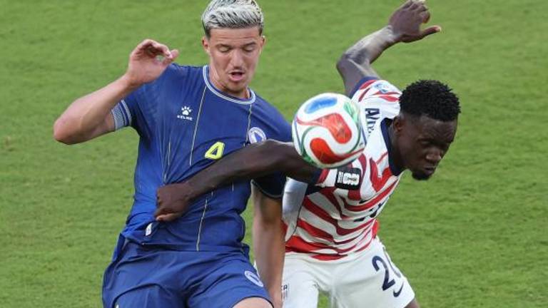 SANTA CLARA, CALIFORNIA - JULY 01: Folarin Balogun #20 of the United States fouls Tarik Muharemovic #4 of Bosnia and Herzegovina which is later reviewed by VAR and awarded as a red card foul a during the FIFA World Cup 2026 Round of 32 match between USA and Bosnia and Herzegovina at San Francisco Bay Area Stadium on July 01, 2026 in Santa Clara, California. Michael Steele/Getty Images/AFP (Photo by MICHAEL STEELE / GETTY IMAGES NORTH AMERICA / Getty Images via AFP)