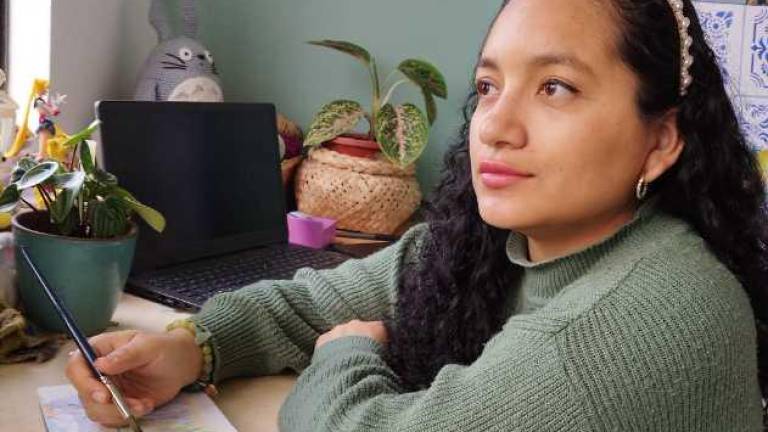 Mafer es licenciada en arte y diseño. Desde su proyecto de graduación, enfocado en arte y educación infantil, experimentó con técnicas tradicionales y digitales.