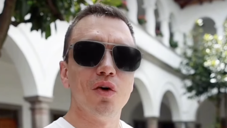 El presidente Noboa aparece en el video grabado en la sede del Palacio de Carondelet. Foto: captura de video