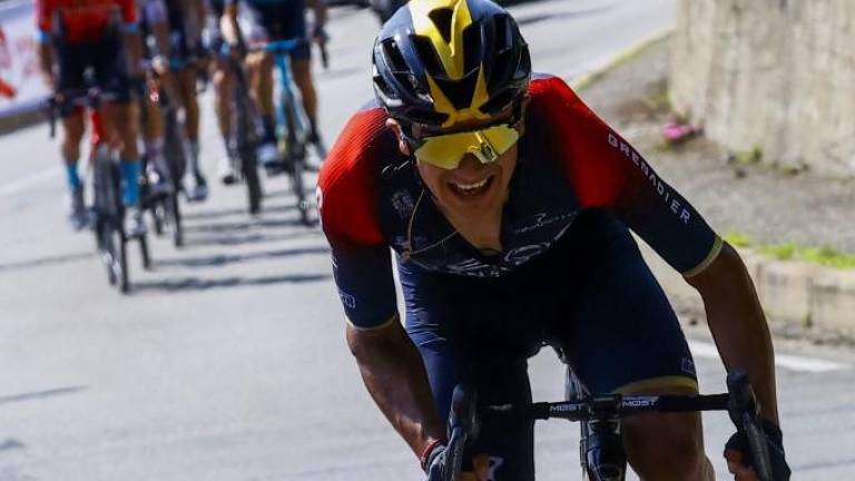 El ciclista ecuatoriano del equipo Ineos, Richard Carapaz, coloca un ataque antes de la carrera durante la 14ª etapa de la carrera ciclista Giro 'Italia 2022.