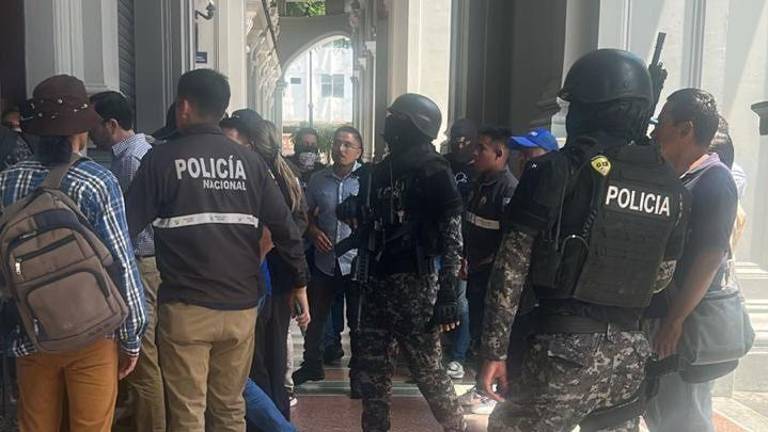 Fiscalía y Policía allanan el Municipio de Guayaquil, incluida la oficina de Aquiles Alvarez