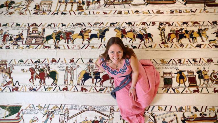 Bordadora aficionada se propone reproducir el gigantesco tapiz de Bayeux del siglo XI
