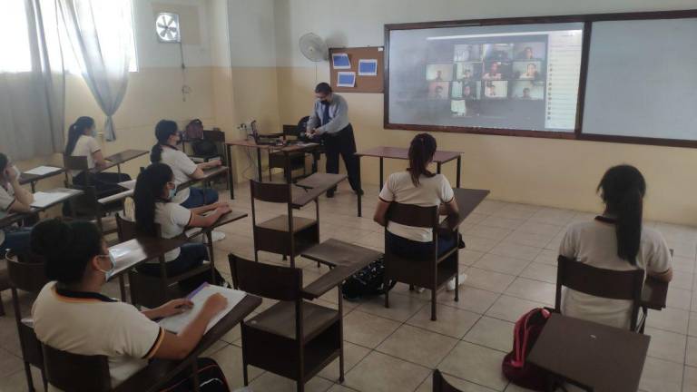 Se reanudan clases presenciales en Guayas, Esmeraldas y Santo Domingo desde el 10 de noviembre de 2022
