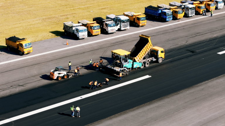 Quiport, concesionario de la terminal internacional, ejecuta un cronograma de trabajos para mantenimiento de pista; los cierres de la operación aérea se aplicarán distintos sábados a lo largo del año.