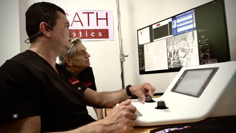 Primera neurocirugía telerrobótica del mundo genera esperanza para millones de pacientes